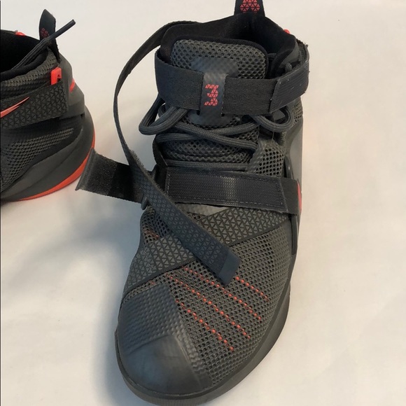 Sneakers - Picture 8 of 9